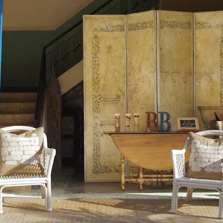Bric-A-Brac Hotel Battambang Exterior foto