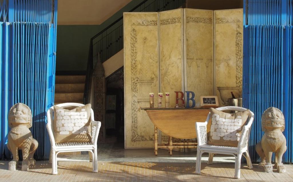 Bric-A-Brac Hotel Battambang Exterior foto
