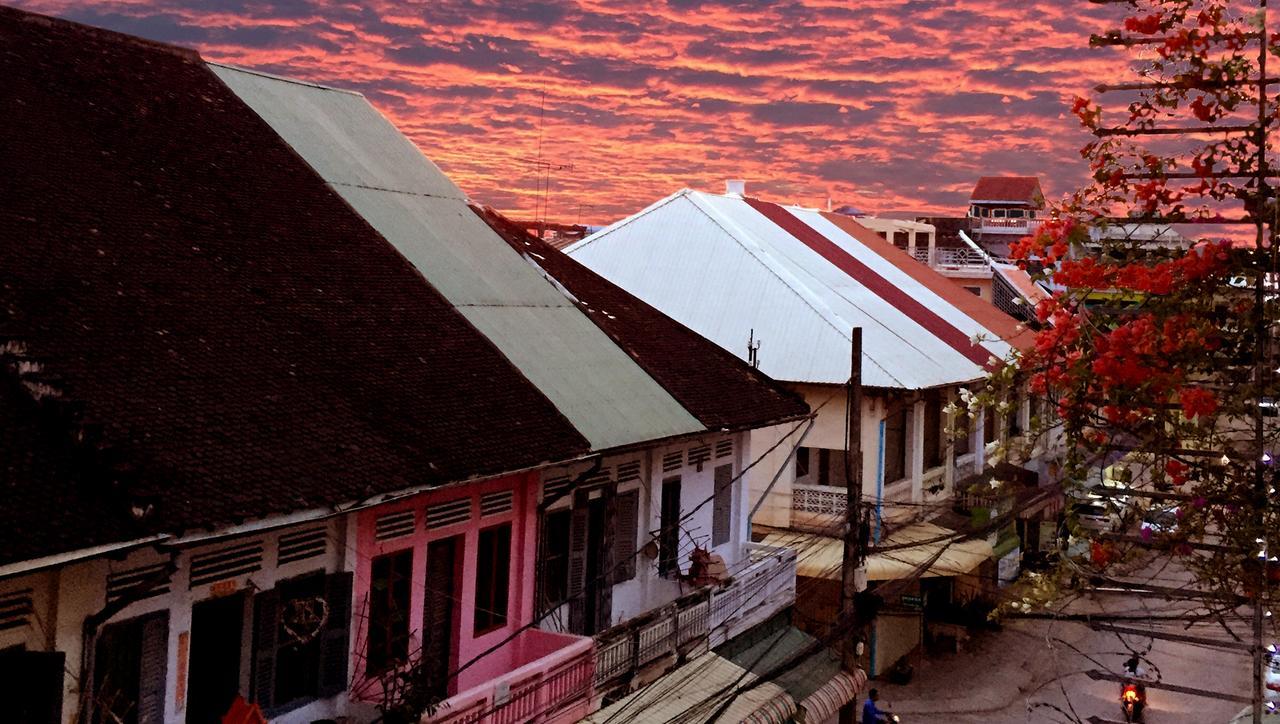 Bric-A-Brac Hotel Battambang Exterior foto