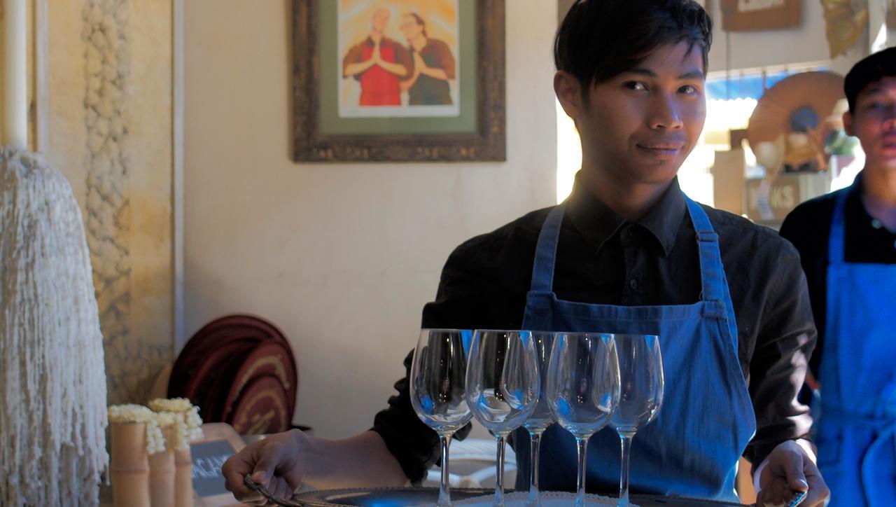 Bric-A-Brac Hotel Battambang Exterior foto